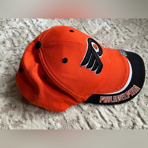 NEW! NHL Authentic Official Licensed Philadelphia Flyers hat/cap - Picture 7 of 7